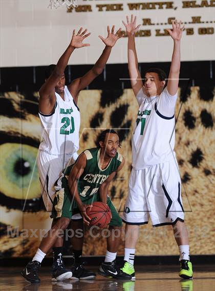 Thumbnail 3 in Aurora Central vs. Overland photogallery.