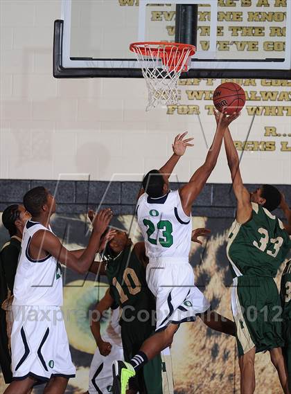Thumbnail 2 in Aurora Central vs. Overland photogallery.