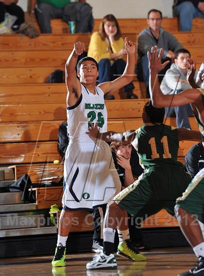 Thumbnail 1 in Aurora Central vs. Overland photogallery.
