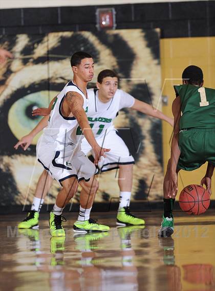 Thumbnail 2 in Aurora Central vs. Overland photogallery.