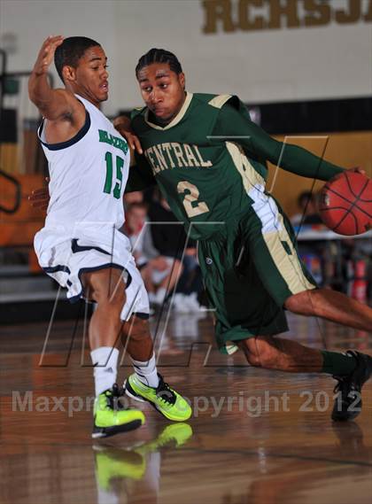 Thumbnail 3 in Aurora Central vs. Overland photogallery.