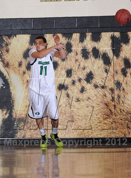 Thumbnail 1 in Aurora Central vs. Overland photogallery.