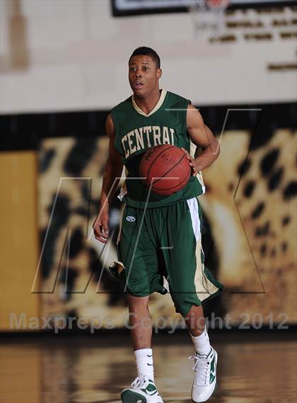 Thumbnail 3 in Aurora Central vs. Overland photogallery.