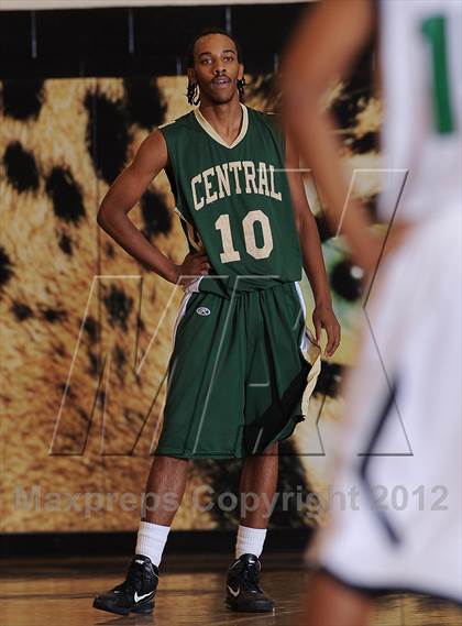 Thumbnail 3 in Aurora Central vs. Overland photogallery.