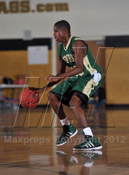 Thumbnail 1 in Aurora Central vs. Overland photogallery.