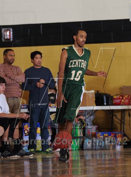 Thumbnail 3 in Aurora Central vs. Overland photogallery.
