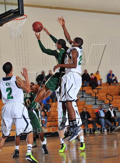 Thumbnail 1 in Aurora Central vs. Overland photogallery.