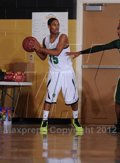 Thumbnail 3 in Aurora Central vs. Overland photogallery.
