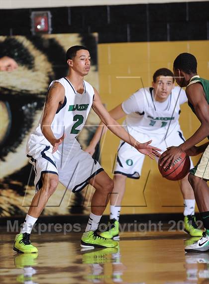 Thumbnail 3 in Aurora Central vs. Overland photogallery.