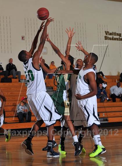Thumbnail 2 in Aurora Central vs. Overland photogallery.