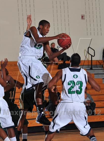 Thumbnail 2 in Aurora Central vs. Overland photogallery.