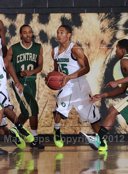 Thumbnail 3 in Aurora Central vs. Overland photogallery.