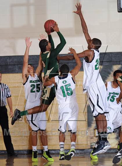 Thumbnail 1 in Aurora Central vs. Overland photogallery.