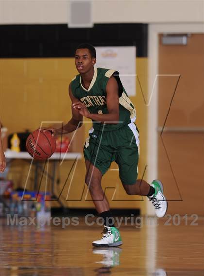 Thumbnail 1 in Aurora Central vs. Overland photogallery.