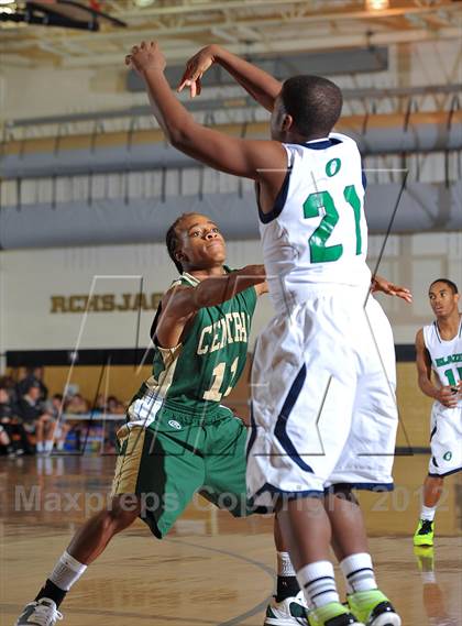 Thumbnail 2 in Aurora Central vs. Overland photogallery.