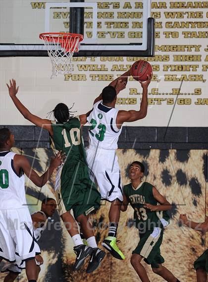 Thumbnail 1 in Aurora Central vs. Overland photogallery.