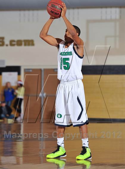 Thumbnail 1 in Aurora Central vs. Overland photogallery.