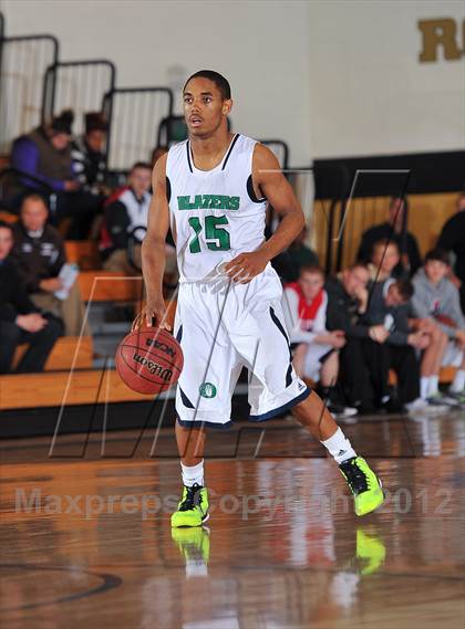 Thumbnail 2 in Aurora Central vs. Overland photogallery.