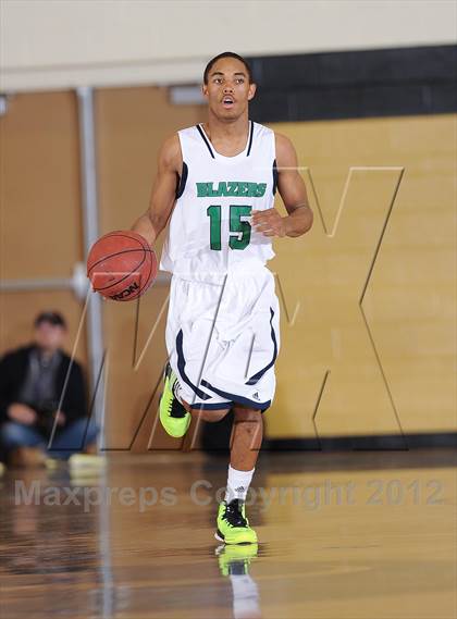 Thumbnail 2 in Aurora Central vs. Overland photogallery.