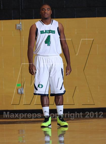 Thumbnail 2 in Aurora Central vs. Overland photogallery.