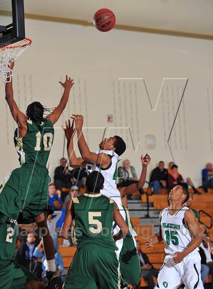 Thumbnail 2 in Aurora Central vs. Overland photogallery.