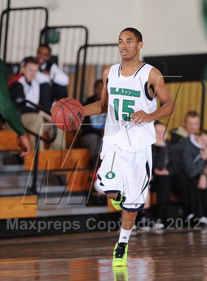 Thumbnail 1 in Aurora Central vs. Overland photogallery.