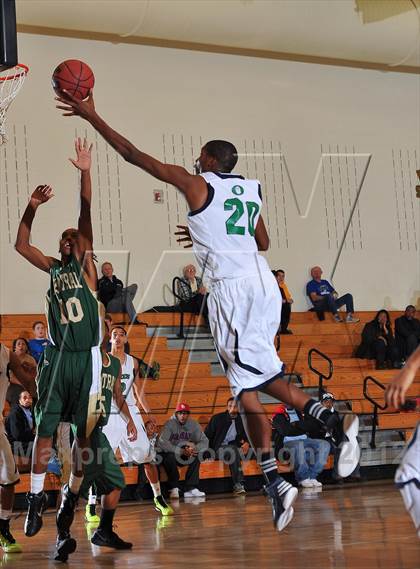Thumbnail 1 in Aurora Central vs. Overland photogallery.