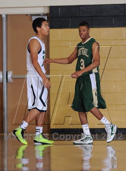 Thumbnail 1 in Aurora Central vs. Overland photogallery.