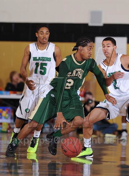 Thumbnail 1 in Aurora Central vs. Overland photogallery.
