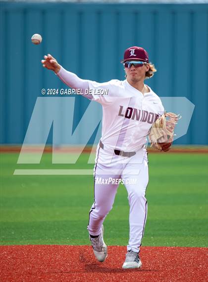 Thumbnail 3 in Lopez @ London (Port Isabel Tournament) photogallery.