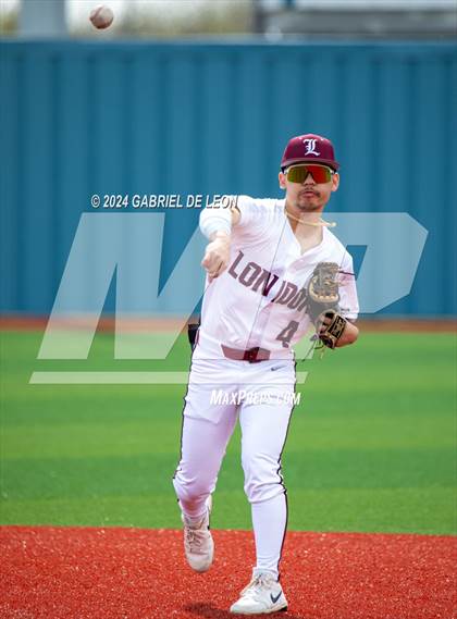 Thumbnail 2 in Lopez @ London (Port Isabel Tournament) photogallery.