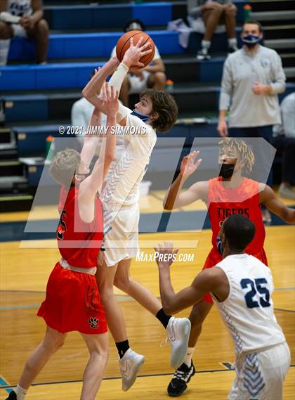 Thumbnail 2 in Edwardsville @ Belleville East photogallery.