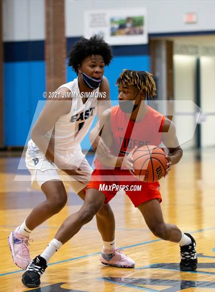 Thumbnail 3 in Edwardsville @ Belleville East photogallery.