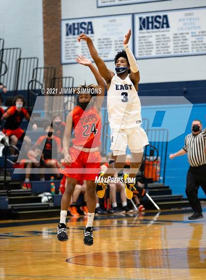 Thumbnail 3 in Edwardsville @ Belleville East photogallery.