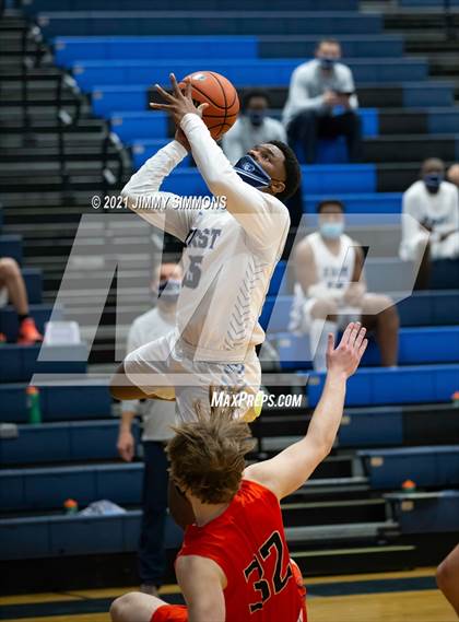 Thumbnail 1 in Edwardsville @ Belleville East photogallery.