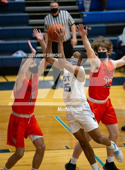 Thumbnail 3 in Edwardsville @ Belleville East photogallery.