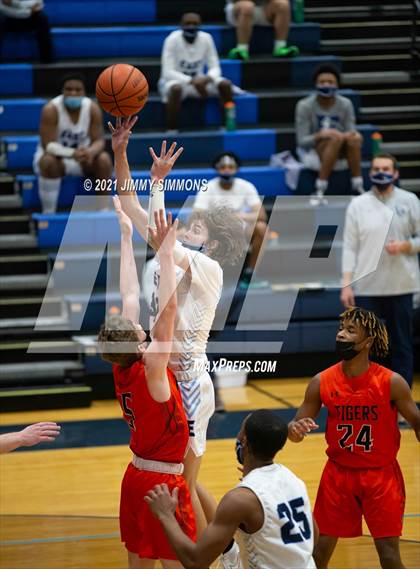 Thumbnail 3 in Edwardsville @ Belleville East photogallery.