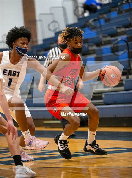 Thumbnail 3 in Edwardsville @ Belleville East photogallery.