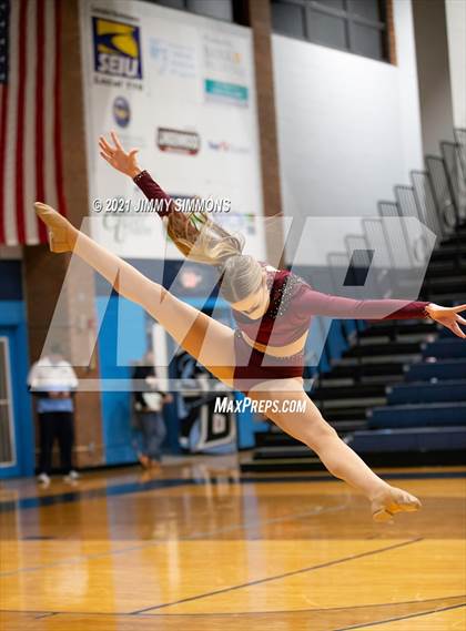 Thumbnail 3 in Edwardsville @ Belleville East photogallery.