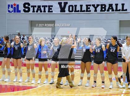 Thumbnail 3 in Bellville vs. Decatur (UIL Volleyball 4A Semifinals) photogallery.