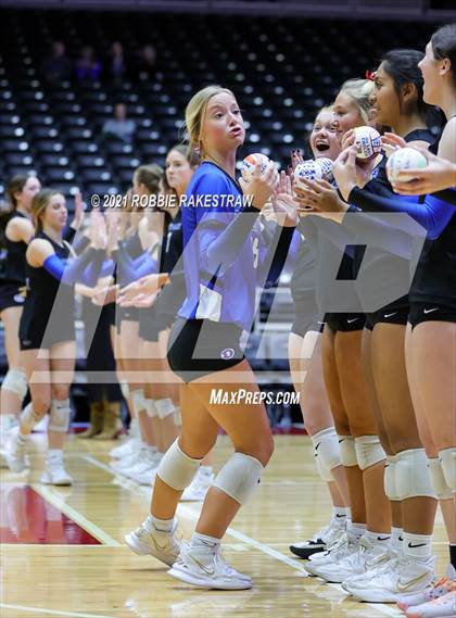 Thumbnail 3 in Bellville vs. Decatur (UIL Volleyball 4A Semifinals) photogallery.