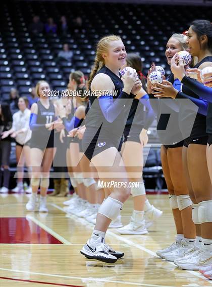 Thumbnail 2 in Bellville vs. Decatur (UIL Volleyball 4A Semifinals) photogallery.