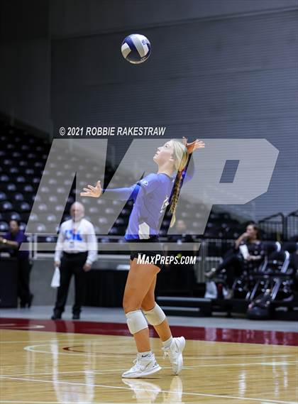 Thumbnail 3 in Bellville vs. Decatur (UIL Volleyball 4A Semifinals) photogallery.