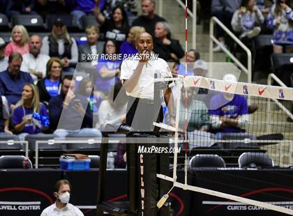 Thumbnail 3 in Bellville vs. Decatur (UIL Volleyball 4A Semifinals) photogallery.