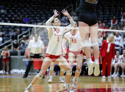 Thumbnail 2 in Bellville vs. Decatur (UIL Volleyball 4A Semifinals) photogallery.