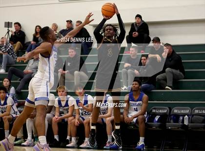Thumbnail 2 in Bishop O'Dowd vs. Capital Christian (De La Salle MLK Classic) photogallery.