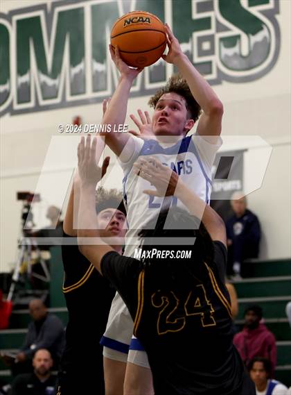 Thumbnail 2 in Bishop O'Dowd vs. Capital Christian (De La Salle MLK Classic) photogallery.