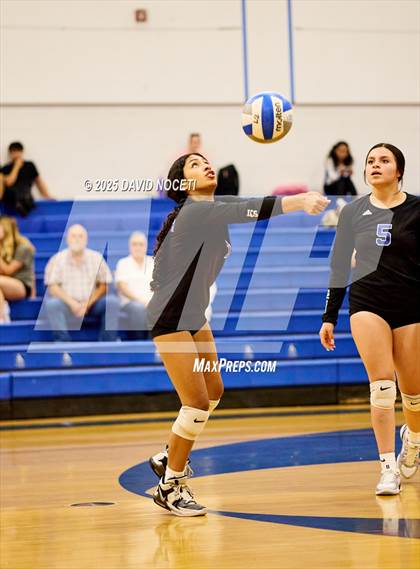 Thumbnail 2 in Atwater at Waterford (Scrimmage) photogallery.