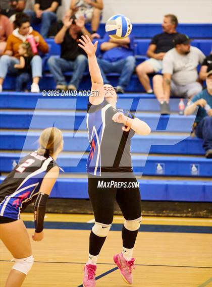 Thumbnail 2 in Atwater at Waterford (Scrimmage) photogallery.