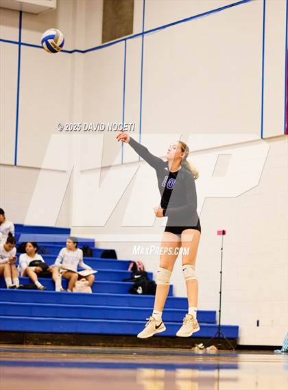 Thumbnail 2 in Atwater at Waterford (Scrimmage) photogallery.